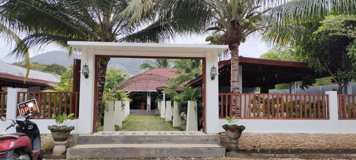 Mama Nings Beach Hotel Sekongkang Ngoại thất bức ảnh