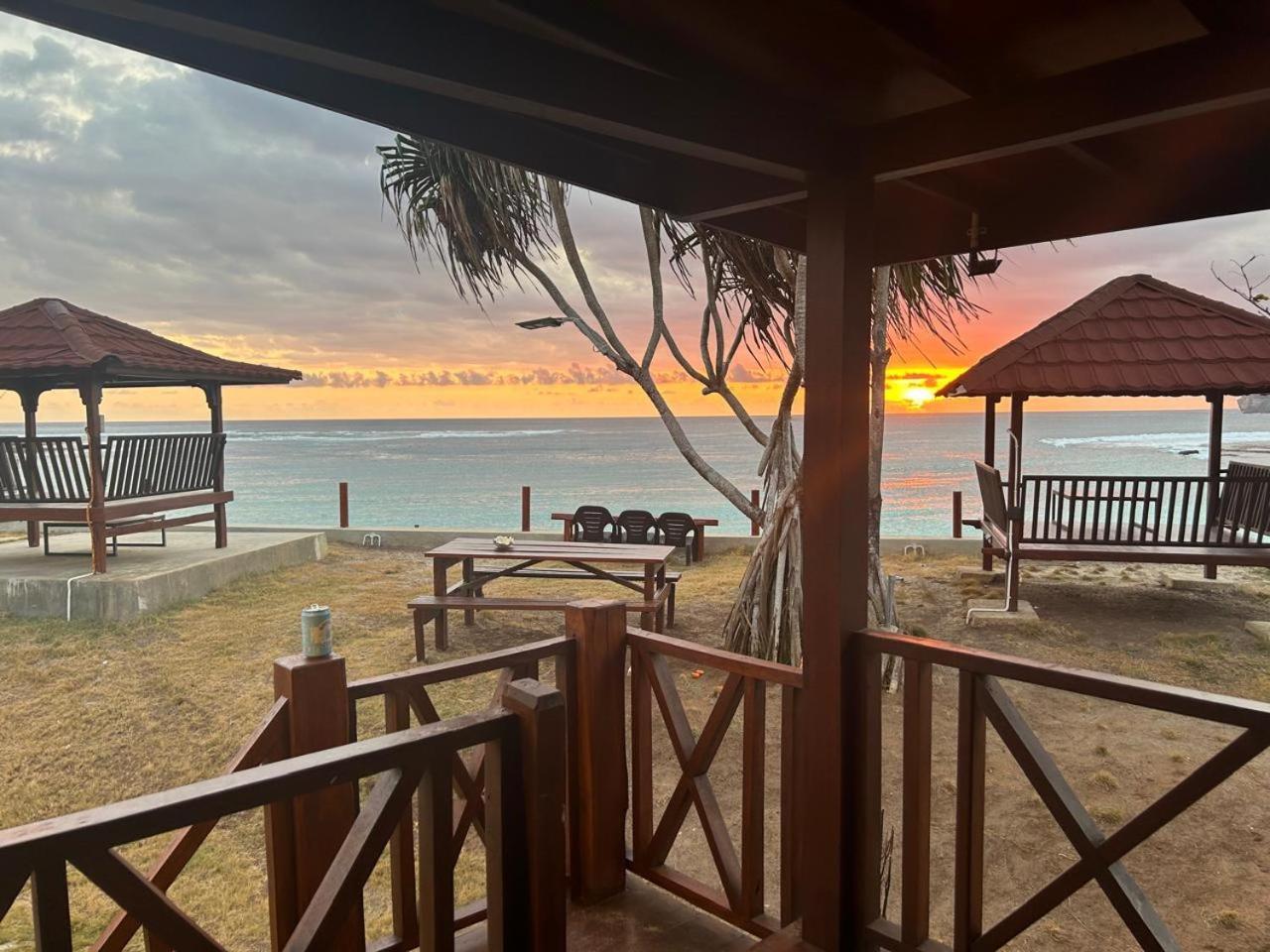 Mama Nings Beach Hotel Sekongkang Ngoại thất bức ảnh