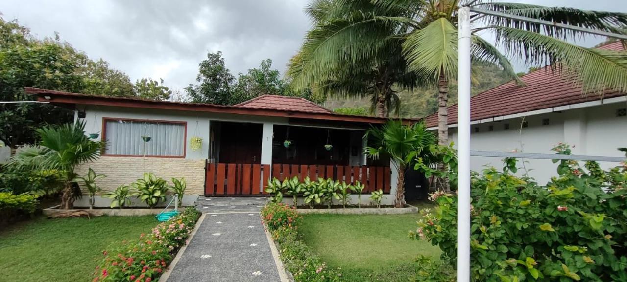Mama Nings Beach Hotel Sekongkang Ngoại thất bức ảnh
