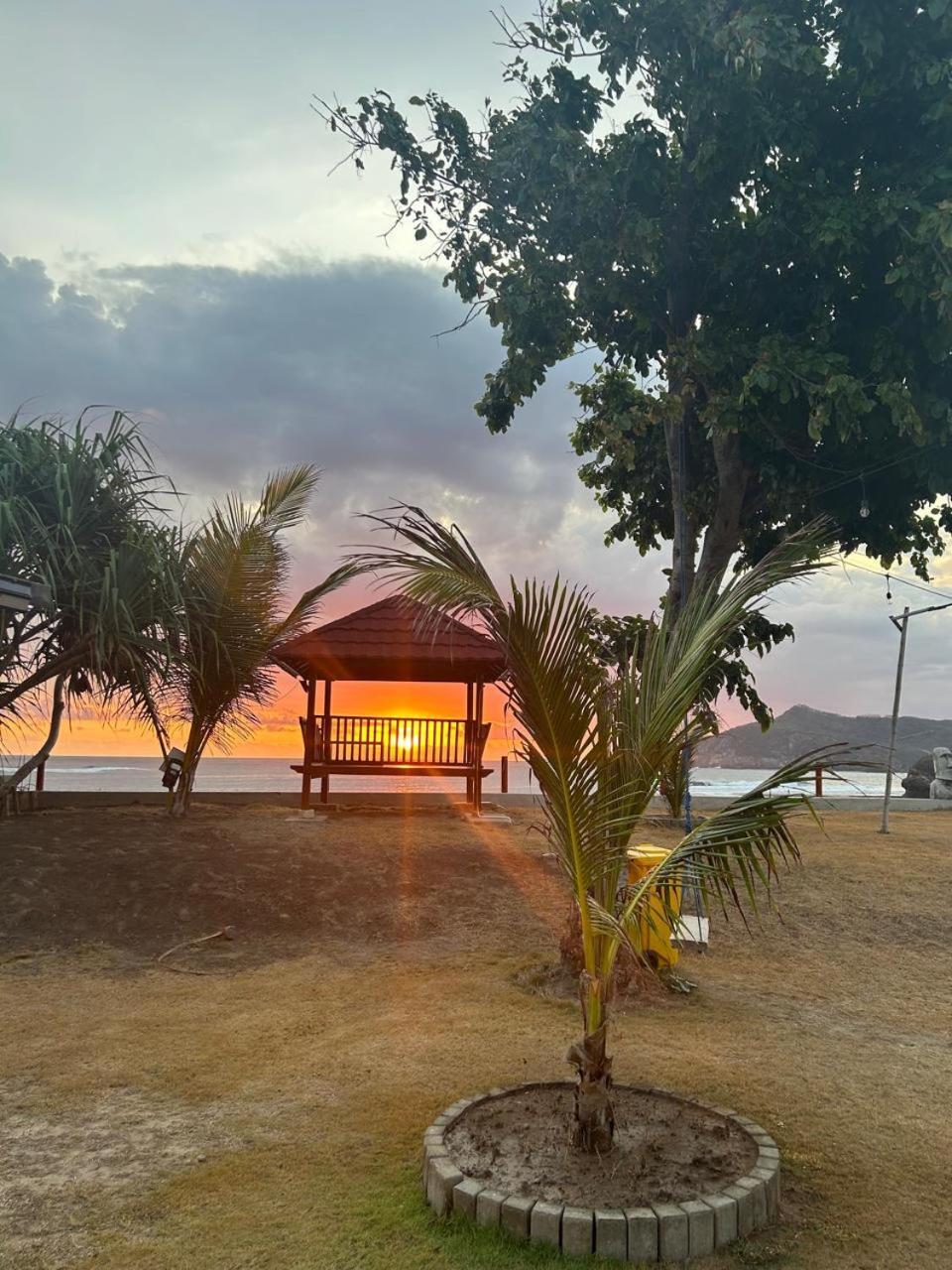 Mama Nings Beach Hotel Sekongkang Ngoại thất bức ảnh