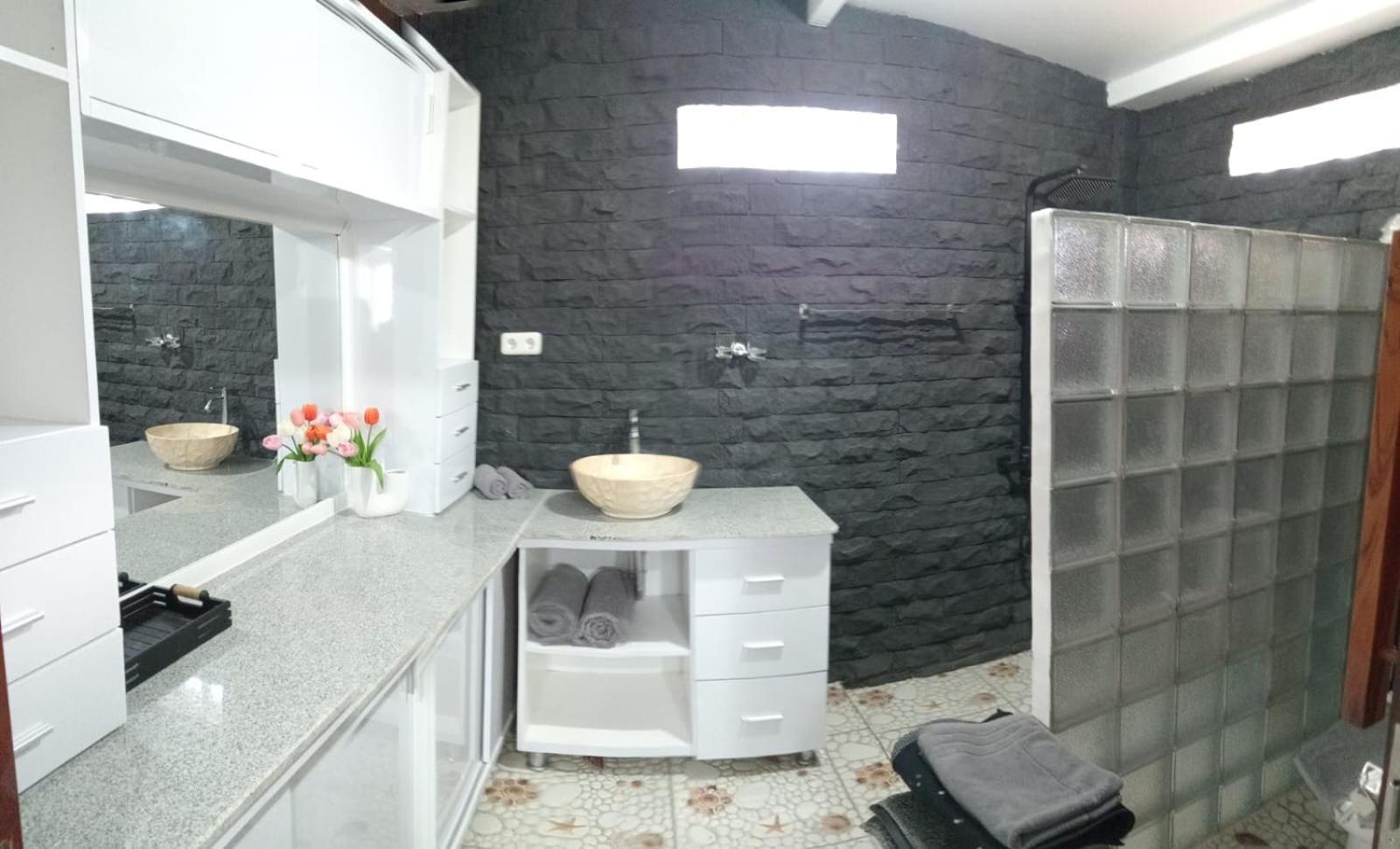 Mama Nings Beach Hotel Sekongkang Ngoại thất bức ảnh