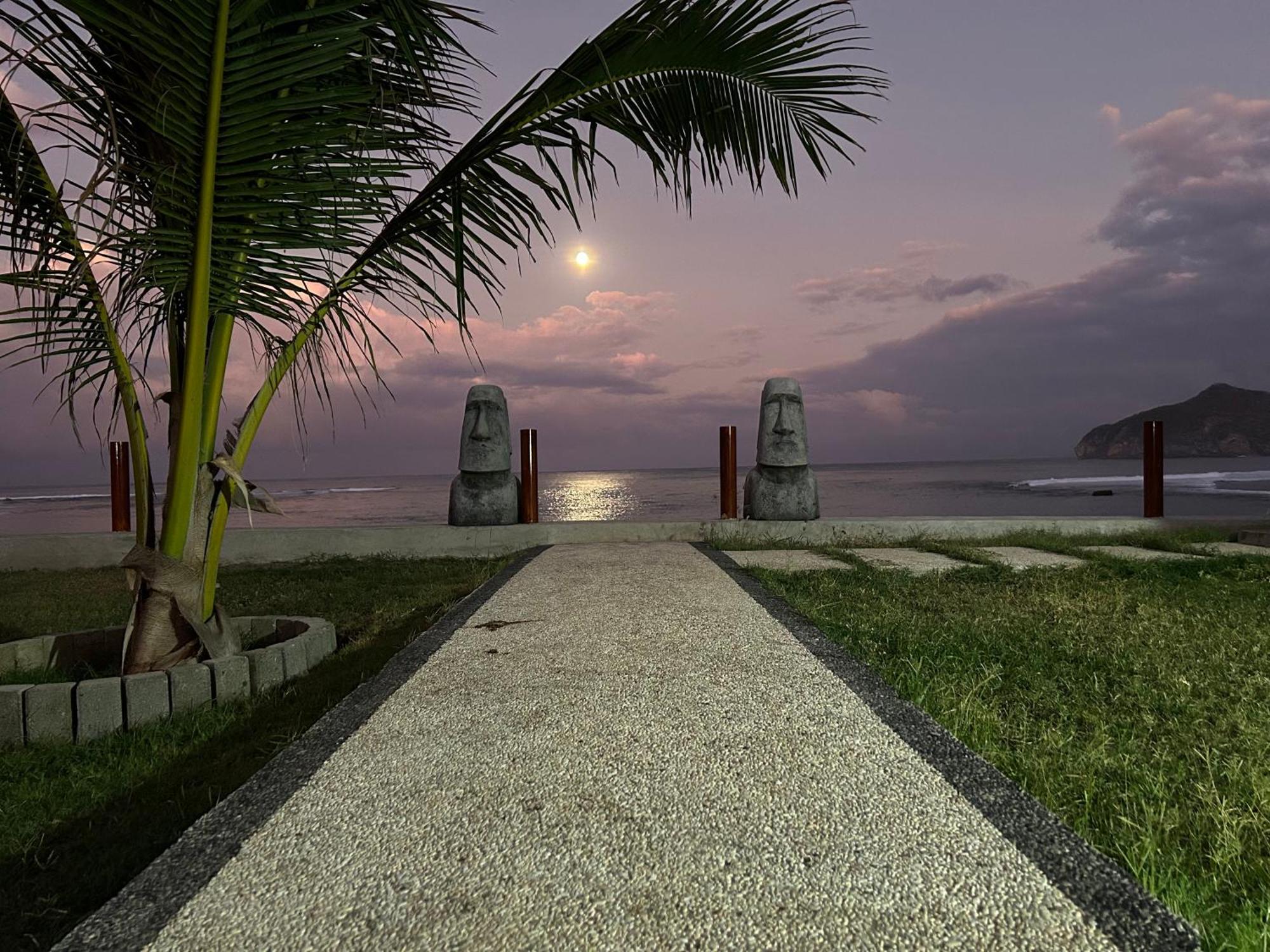 Mama Nings Beach Hotel Sekongkang Ngoại thất bức ảnh