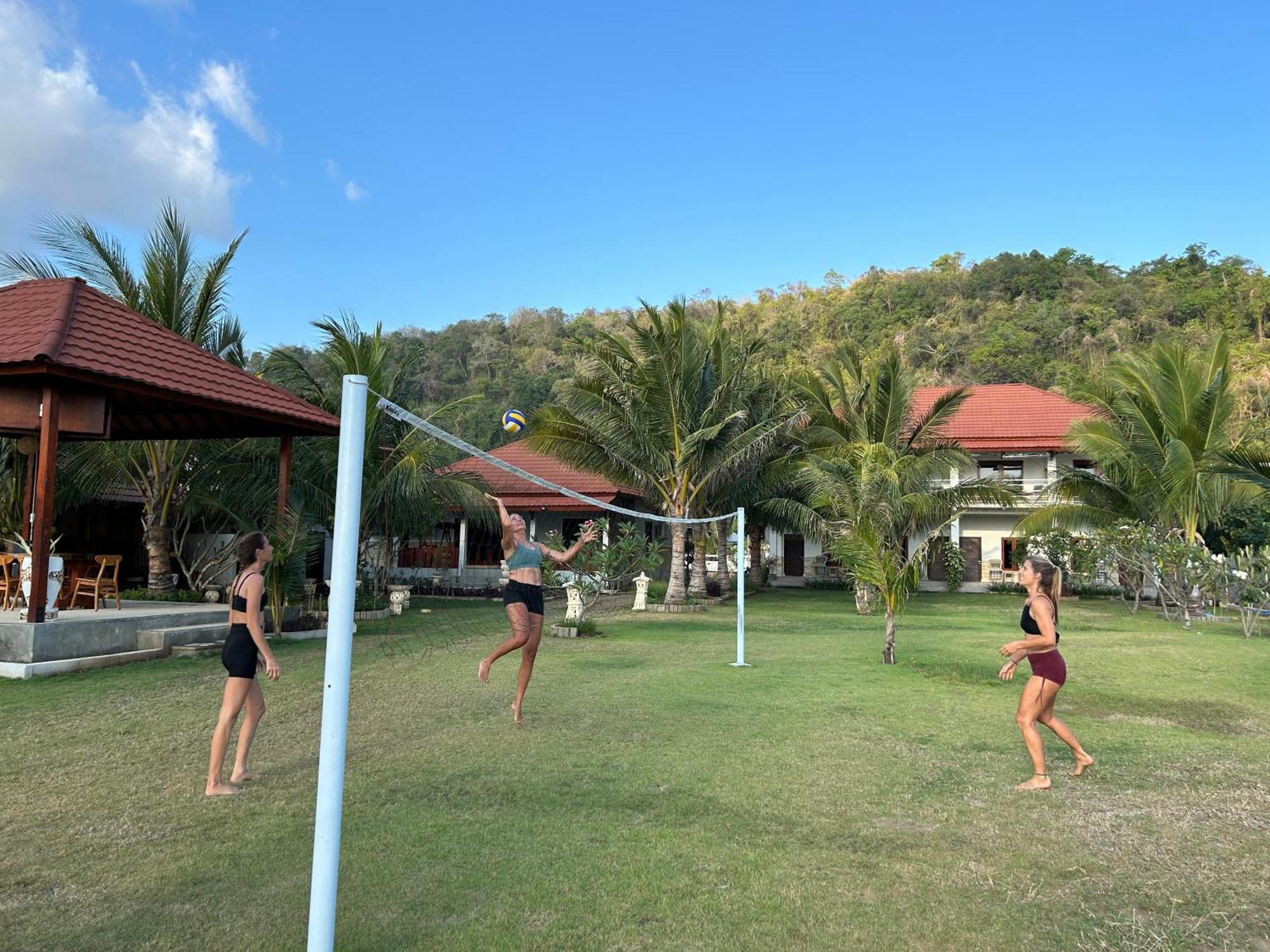 Mama Nings Beach Hotel Sekongkang Ngoại thất bức ảnh