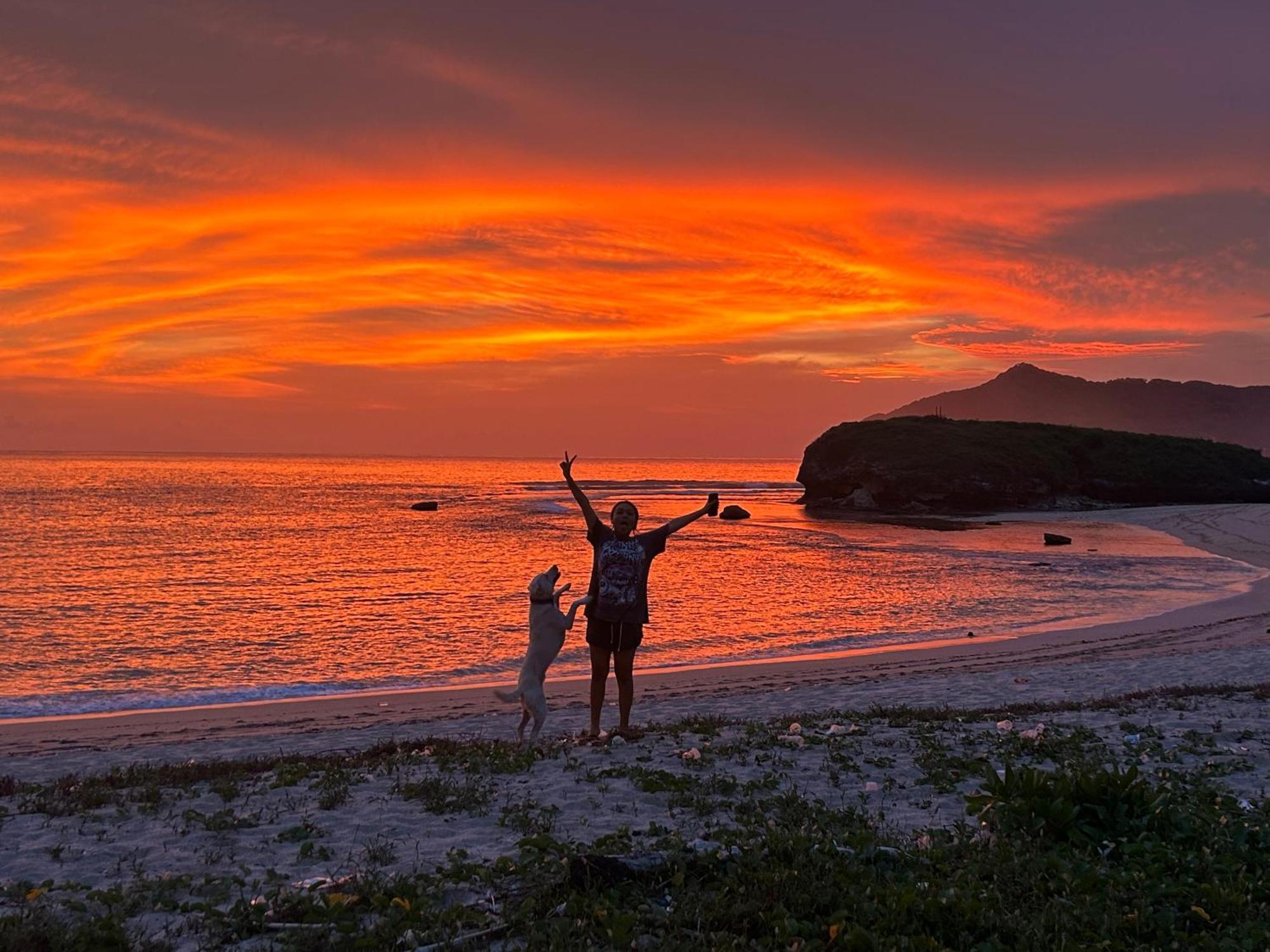 Mama Nings Beach Hotel Sekongkang Ngoại thất bức ảnh