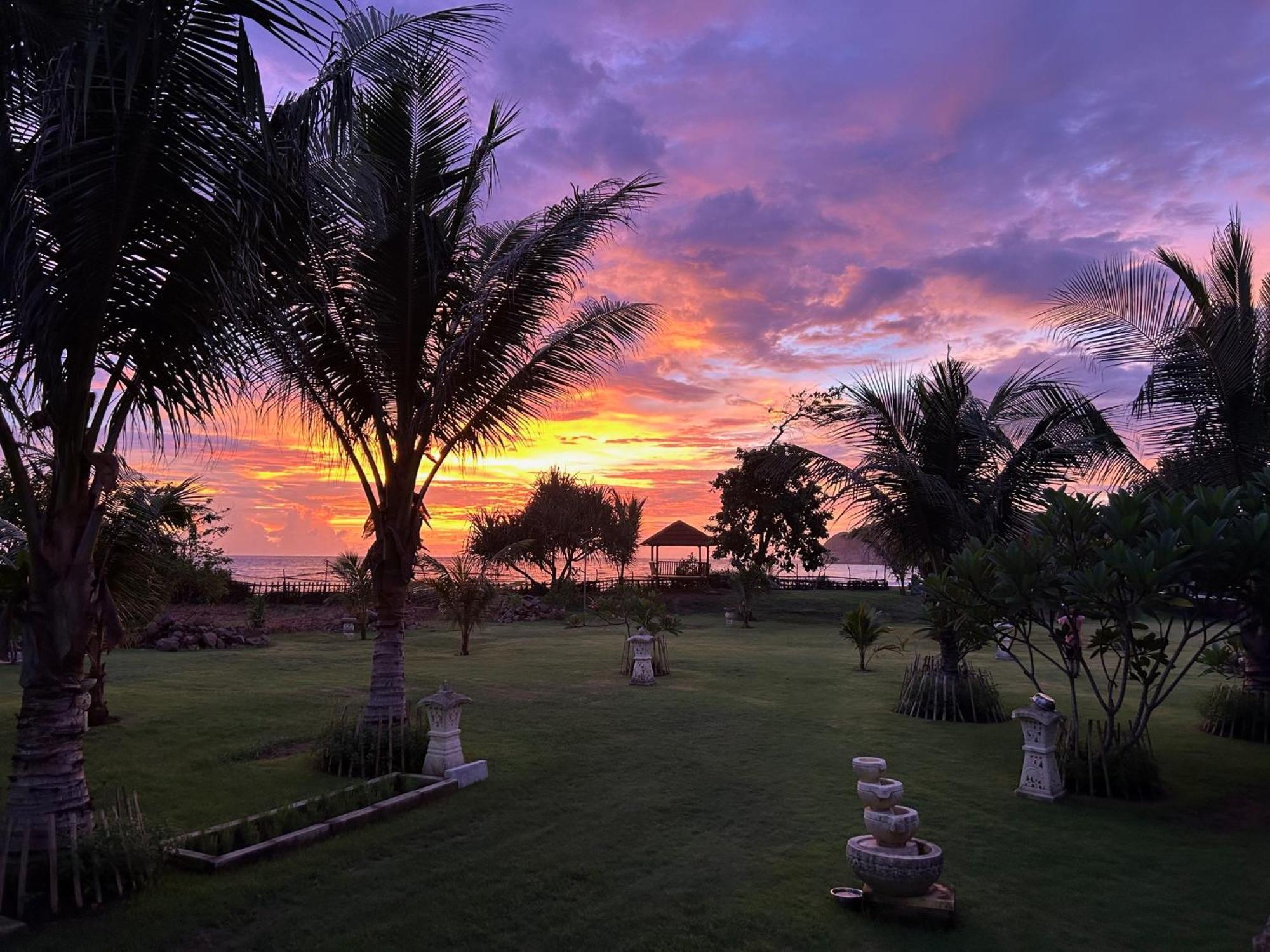 Mama Nings Beach Hotel Sekongkang Ngoại thất bức ảnh