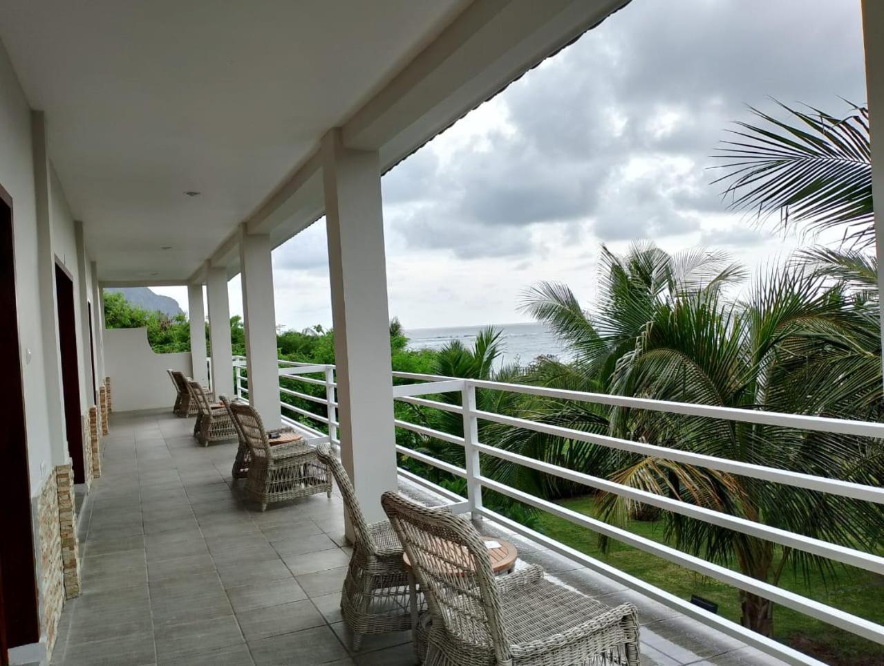 Mama Nings Beach Hotel Sekongkang Ngoại thất bức ảnh