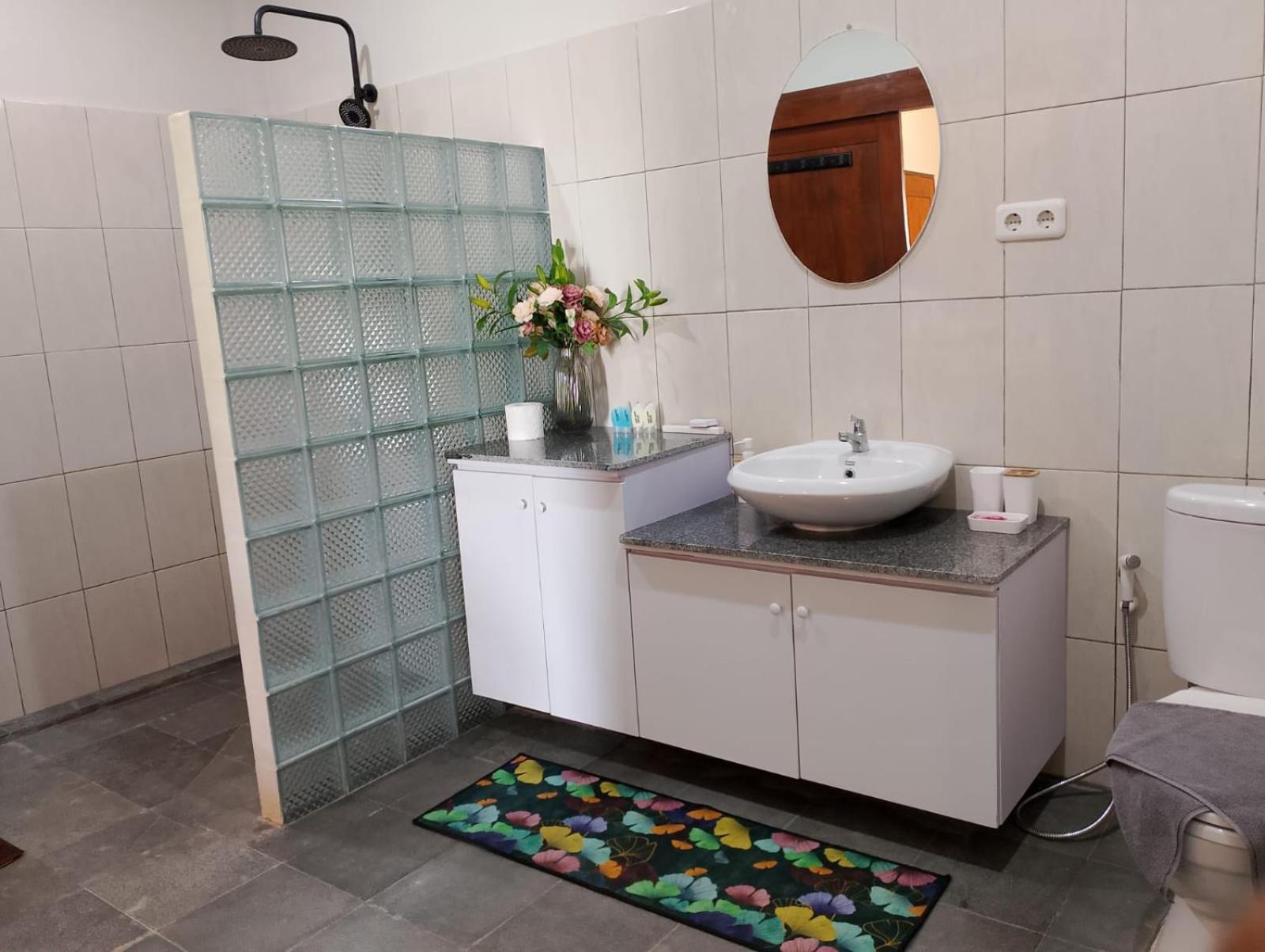 Mama Nings Beach Hotel Sekongkang Ngoại thất bức ảnh