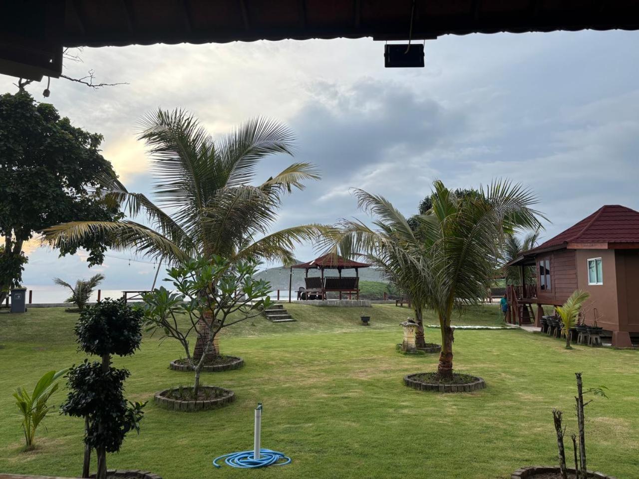 Mama Nings Beach Hotel Sekongkang Ngoại thất bức ảnh